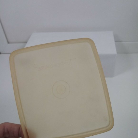 Vintage Tupperware 670-38 Square Sandwich Container With Lid Orange *MINOR WEAR* - Picture 12 of 15